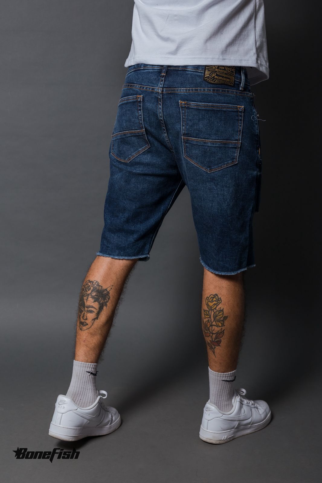 BERMUDA SLIM CON PARCHE Y DESTRUCCION
