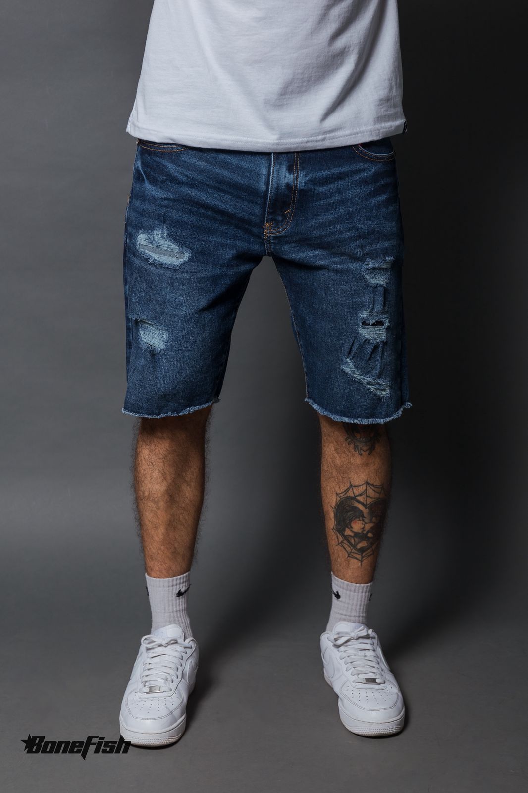 BERMUDA SLIM CON PARCHE Y DESTRUCCION